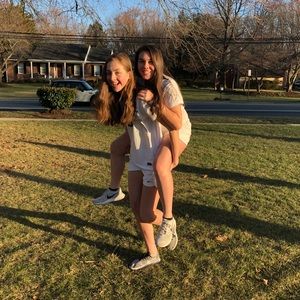 Meet your Posher, Abby